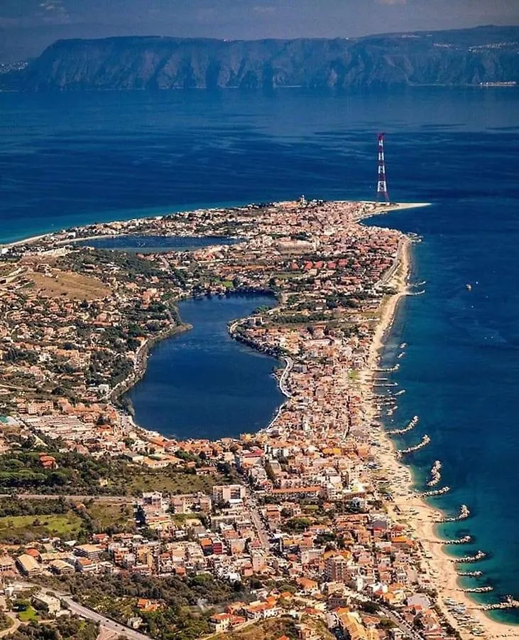 Tra Mare E Lago Torre Faro